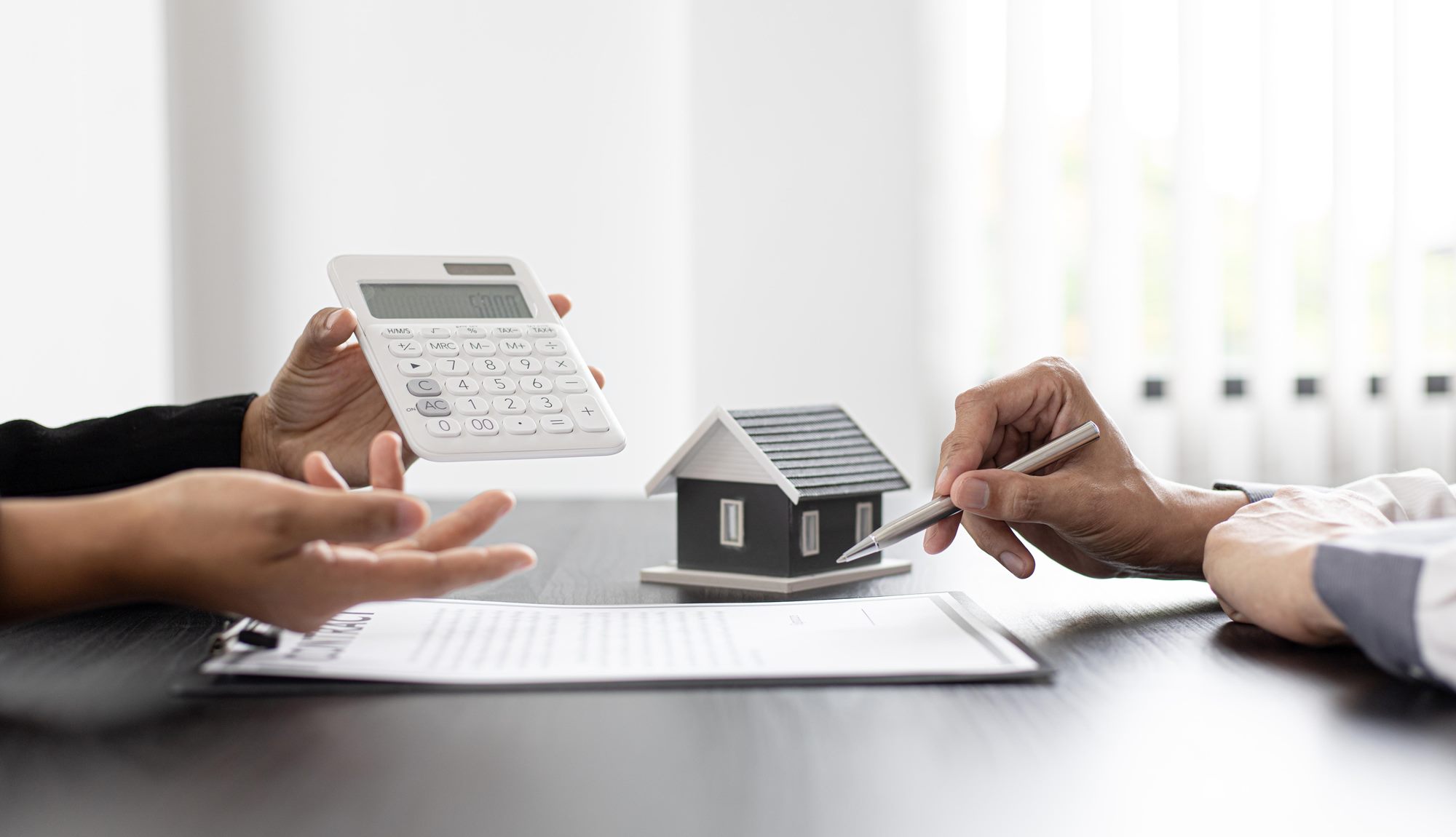 Phân tích dòng tiền giúp nhà đầu tư đánh giá khả năng trả nợ và kiểm soát rủi ro.