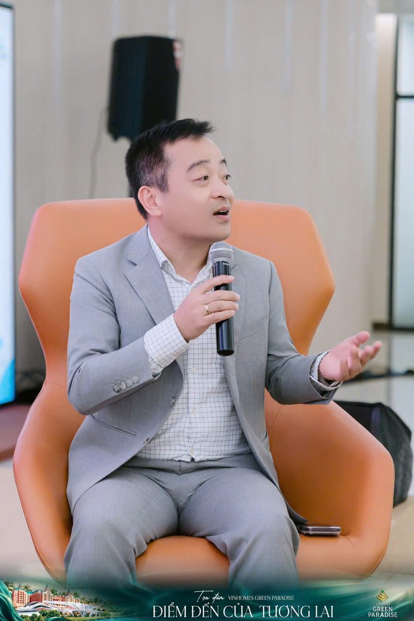 Diễn giả chia sẻ tại tọa đàm