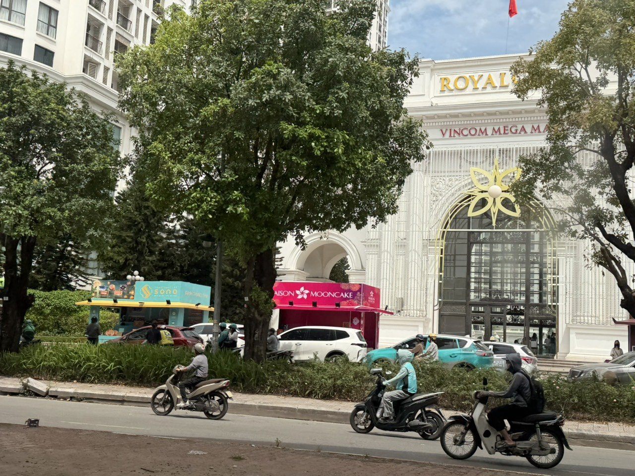 Cổng Royal City tại Hà Nội