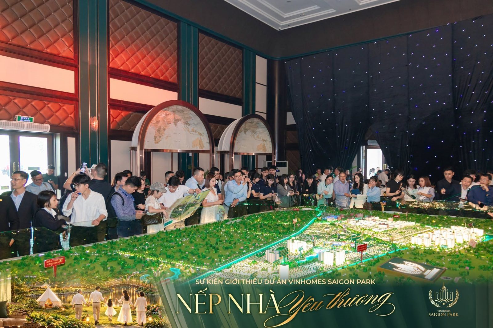 Khách hàng tìm hiểu sa bàn Vinhomes Saigon Park tại sự kiện